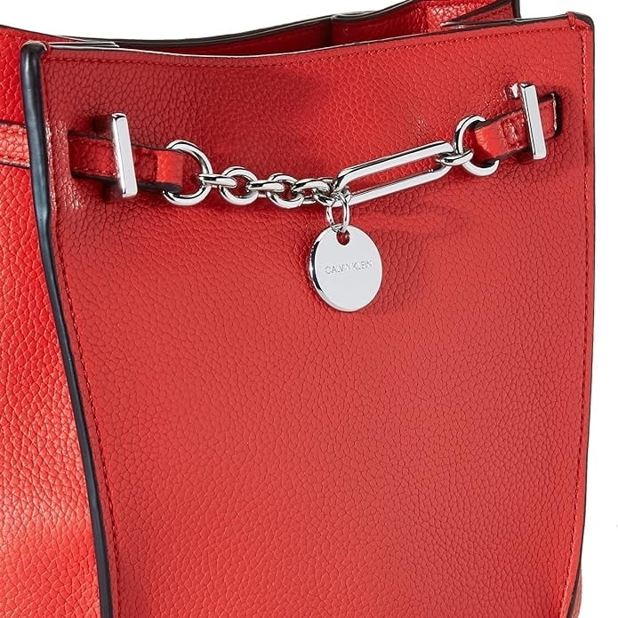 Calvin klein lennon novelty shoulder bag one size crimson